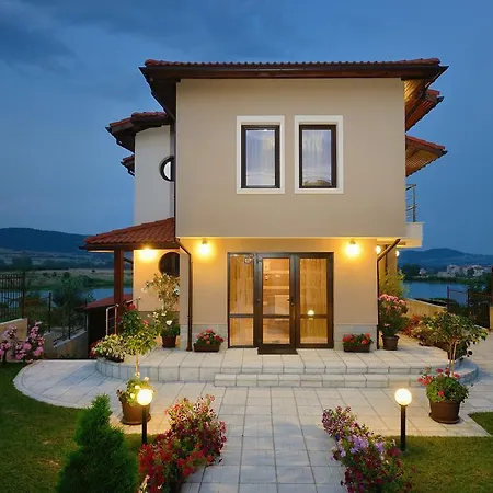 Hubava Kushta Villa *